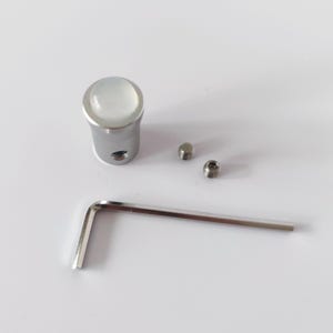 Przezroczysta stopka z kwarcu do kamertonów, zdejmowana 12 mm nakładka na kamerton z białego jadeitu
