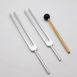 Diapasón sin contrapeso de 144 Hz: instrumento vibracional de tono puro para meditación y trabajo energético.