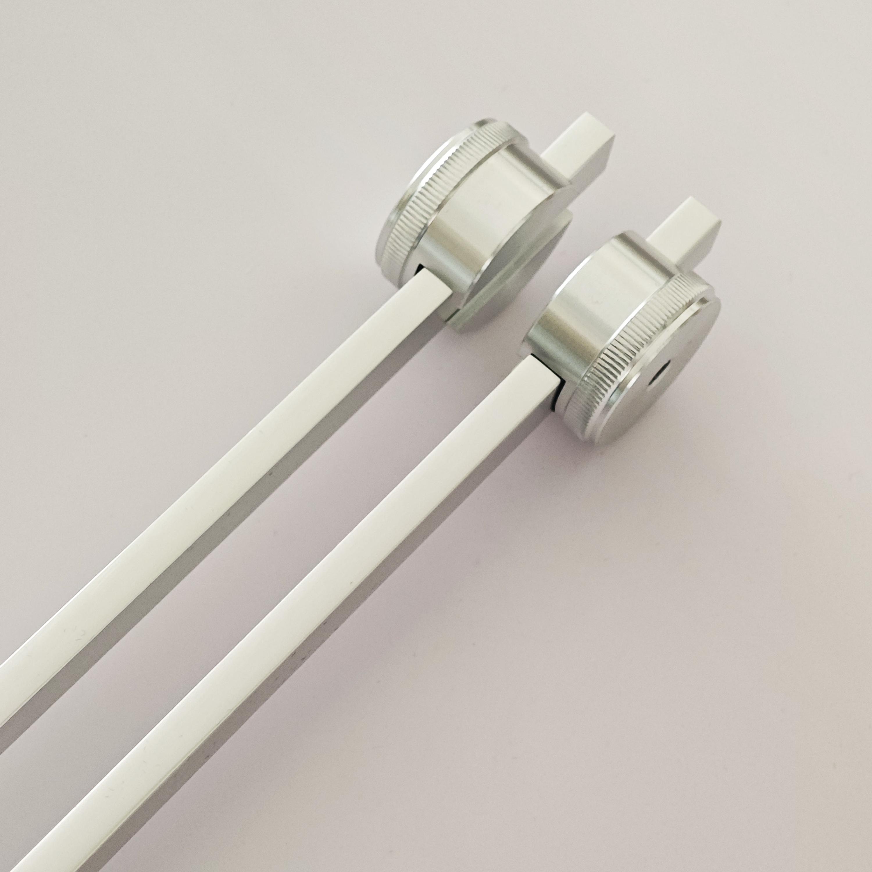 136.1 Hz 加重 OM 音叉（宝石付き） - Etsy 日本