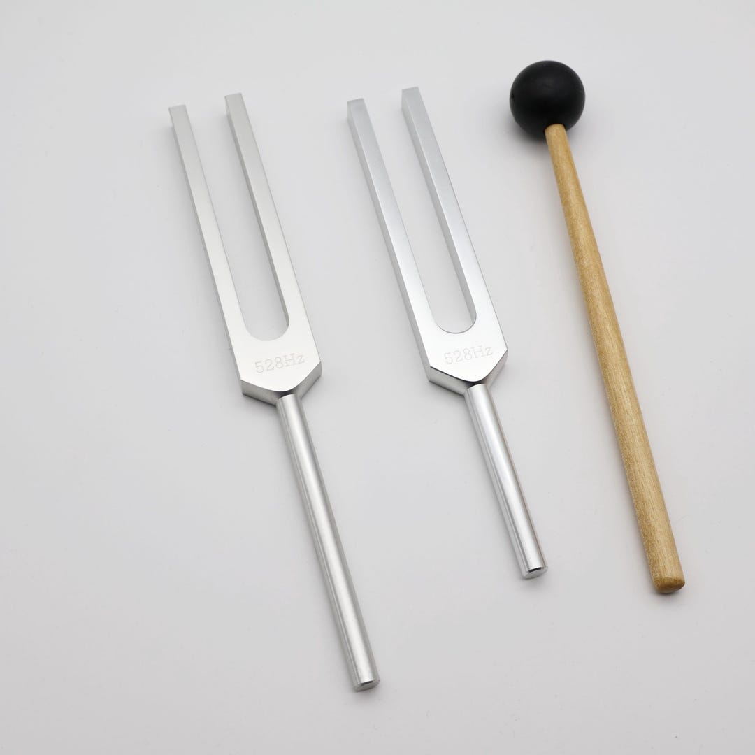 528Hz音叉 – ハンドルの長さはオプション、名入れ刻印も可能 - Etsy 日本