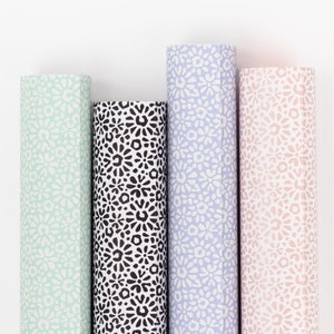 Geschenkpapier Rolle Mix Blumen | Geschenkverpacking, Einpackpapier, Geschenkbögen, Schwarz/Weiß, Flieder, Mint, Rosa