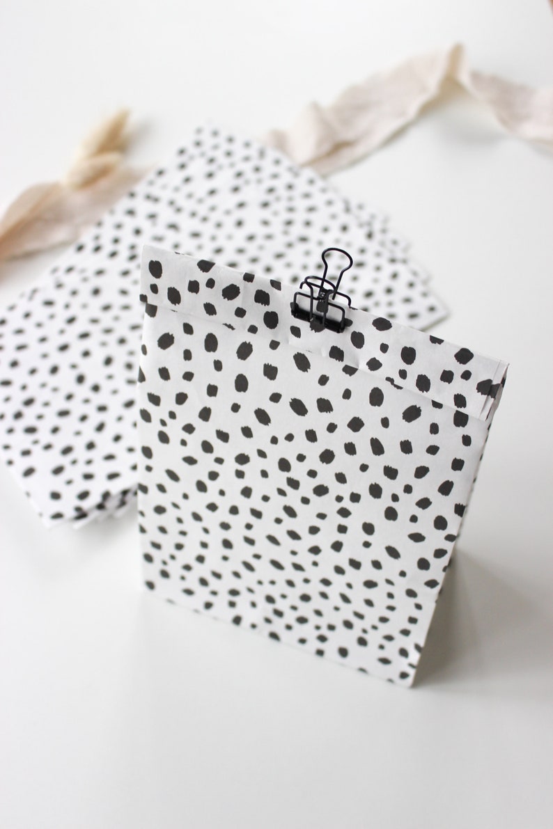 Geschenktüten Pinsel-Punkte Papiertüten, Geschenkverpackung, Blockbodenbeutel Bild 5