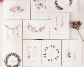 Könnte beinhalten: Eine Sammlung von Weihnachtskarten mit Aquarellillustrationen. Die Karten zeigen festliche Designs wie Ornamente, Kränze und Sterne, mit Text in einer Schreibschrift. Die Farbpalette umfasst Weiß, Grün, Braun und Gold.