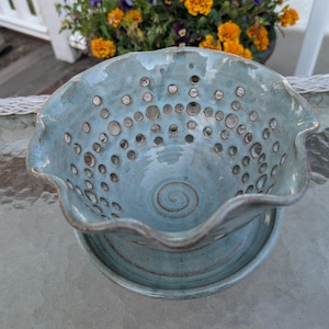 Green and White Fluted Stoneware Berry Bowl/Fruit Colander