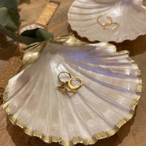 Shell shell with gold rim mother of pearl handmade decoration real scallop