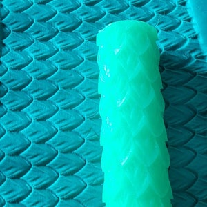 Dragon Scale Clay/Foam/Dough/Fondant Icing/Embossing Rolling Stamp  1&quot;dia 4&quot;long