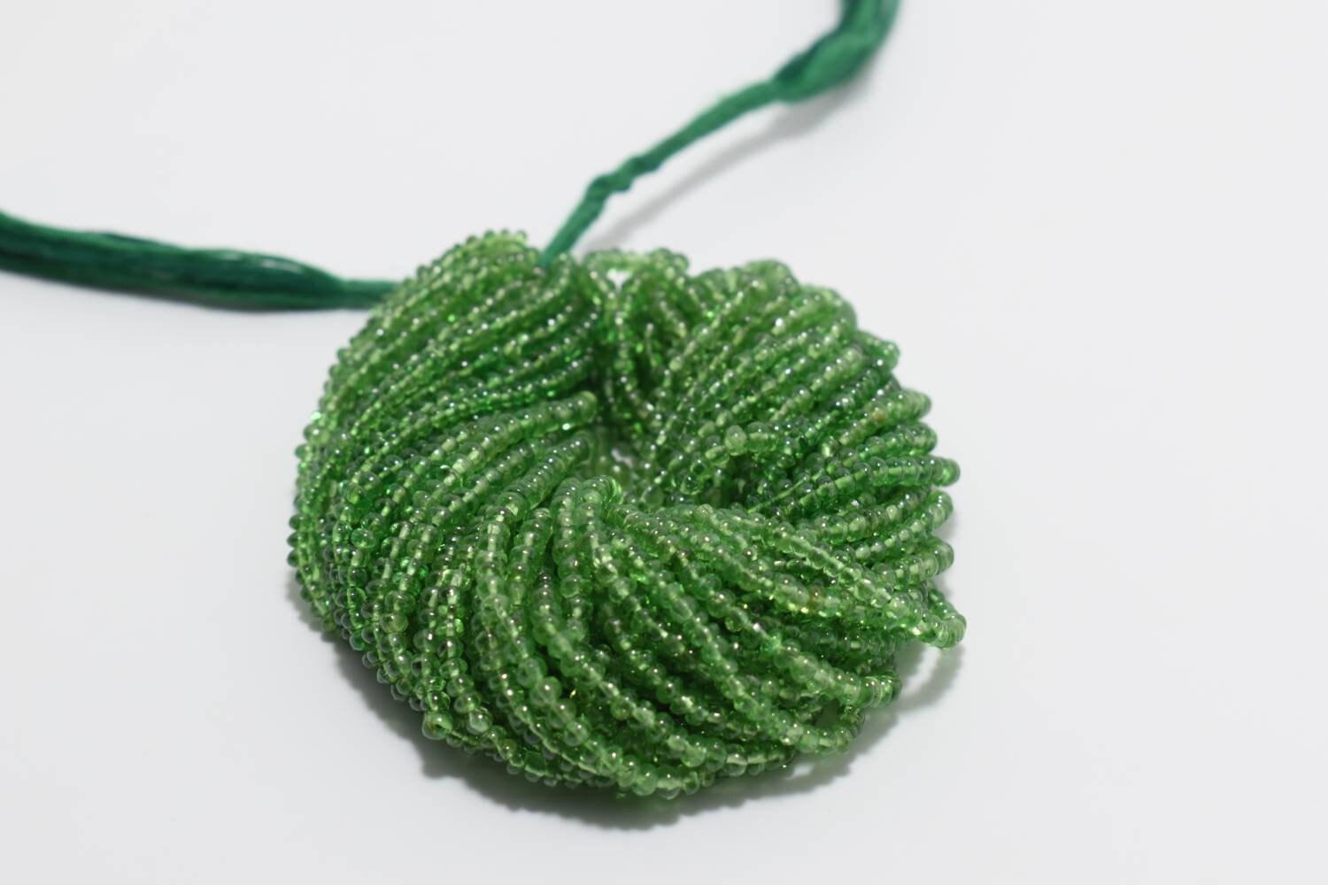 Grüne Granat Perlen. Tsavorit mittlere Farbe Granat glatt | Etsy