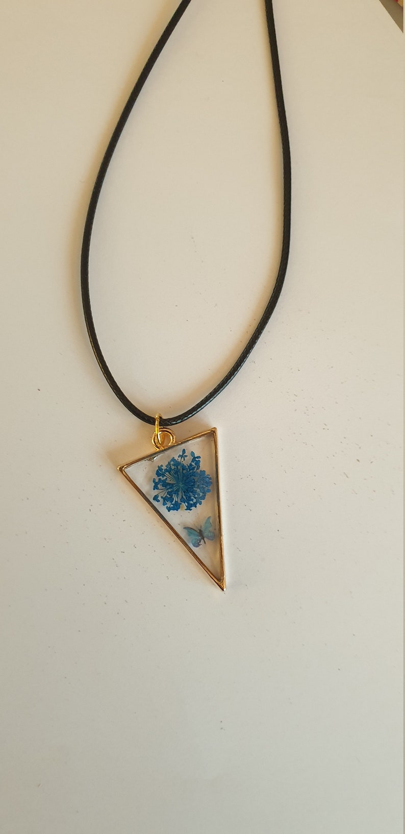 Natural flowers necklace inclusion resin