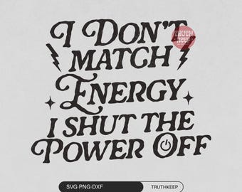 Könnte beinhalten: Schwarz-weißes Grafikdesign mit dem Text „I Don't Match Energy, I Shut The Power Off“. Das Design umfasst Blitze, Sterne und ein Netzschaltersymbol. Der untere Teil des Bildes enthält den Text „SVG-PNG-DXF“ und „TRUTHKEEP“.
