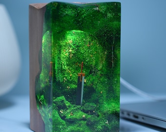 FF7 Buster Sword Night Light - Handcrafted Resin Wood Lamp, Ideal Birthday Gift for Gamers, Bookshelf decor, Dorm Room Decor