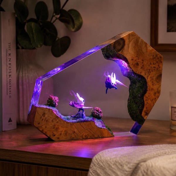 HK Knight & Hornet Resin Lamp – Resin Wood Sherma Night Light, Gamer Gift for Him, Video Game Decor, College Dorm Gift for Him