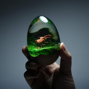 BG3 Red Dragon Egg - Handcrafted Fantasy Art Decor, Resin & Wood, Perfect for WOW Gamers, Back to School Gifts for staff