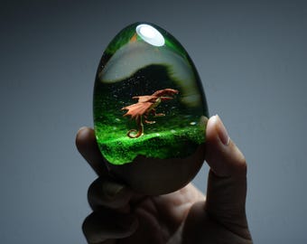 BG3 Red Dragon Egg - Handcrafted Fantasy Art Decor, Resin & Wood, Perfect for WOW Gamers, Back to School Gifts for staff
