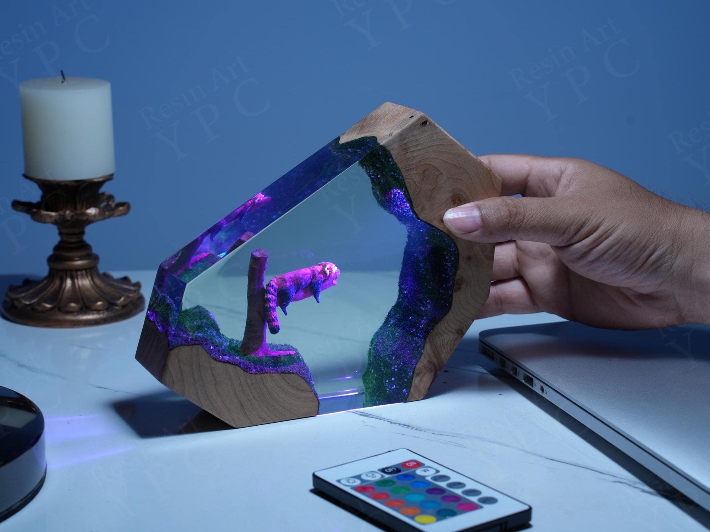 レッサーパンダ樹脂製木製ナイトライト：手作りの森の動物ランプ、本棚の装飾 - Etsy 日本