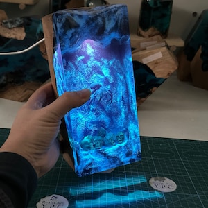 Octopus Kraken Skeleton Resin Wood Night Light – Handmade Gothic Ocean Decor, Horror Desk Lamp, Unique Gift for Him or Halloween