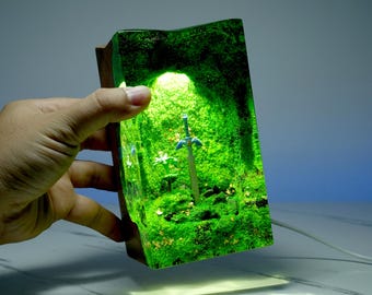 Lámpara inspirada en TLOZ para gamers: luz nocturna de resina y madera con forma de Espada Maestra, regalo del Día de la Madre para mamá.