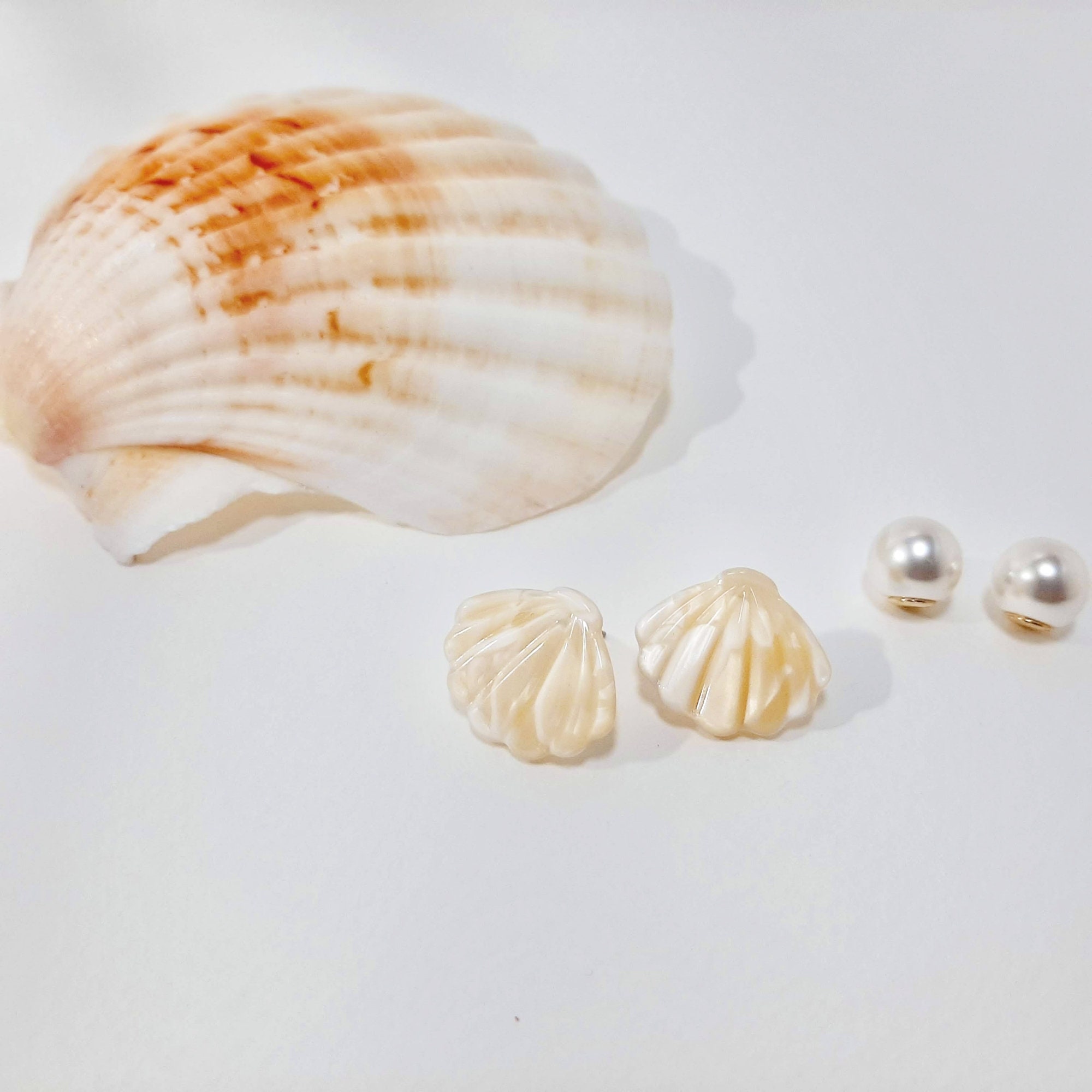 LILIE&WHITE Aretes De Pelota De Baloncesto, Fútbol, Béisbol, Sóftbol, Voleibol, Tenis, Rugby, Aretes Deportivos Para Mujeres, Fanáticos Del Equipo Deportivo, Joyería, Pequeño, Latón, No Es Una Piedra