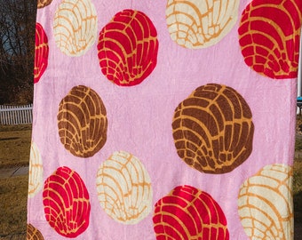 Concha Throw Blanket