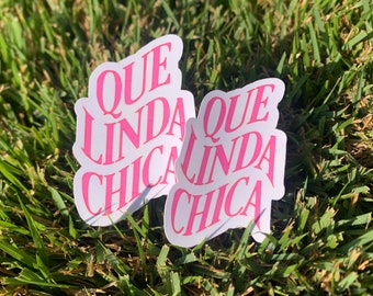 Que Linda Chica | High-Quality  Scratch-Resistant Stickers