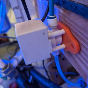 Soporte para válvula solenoide (SV-1) / Compatible con Apex de Neptune Systems / Seguro para arrecifes