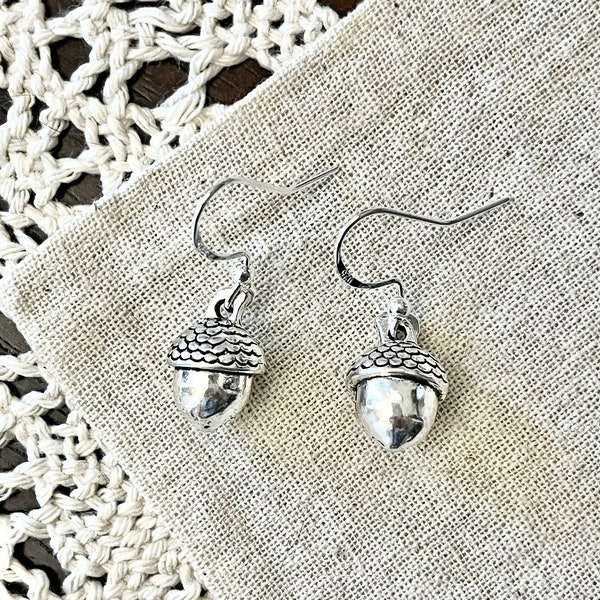 Dainty Silver Acorn Dangle Earrings, Woodland Earrings,Drop Earrings, Nature Lover Earrings, Jewelry Gift