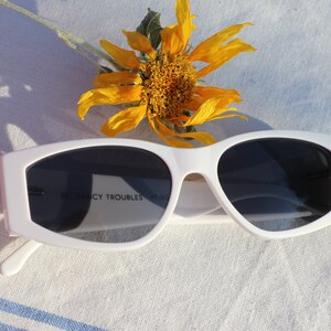 White Sunglasses 90&#39;s Inspired Style | Sleek Sunglasses With Wide Temples