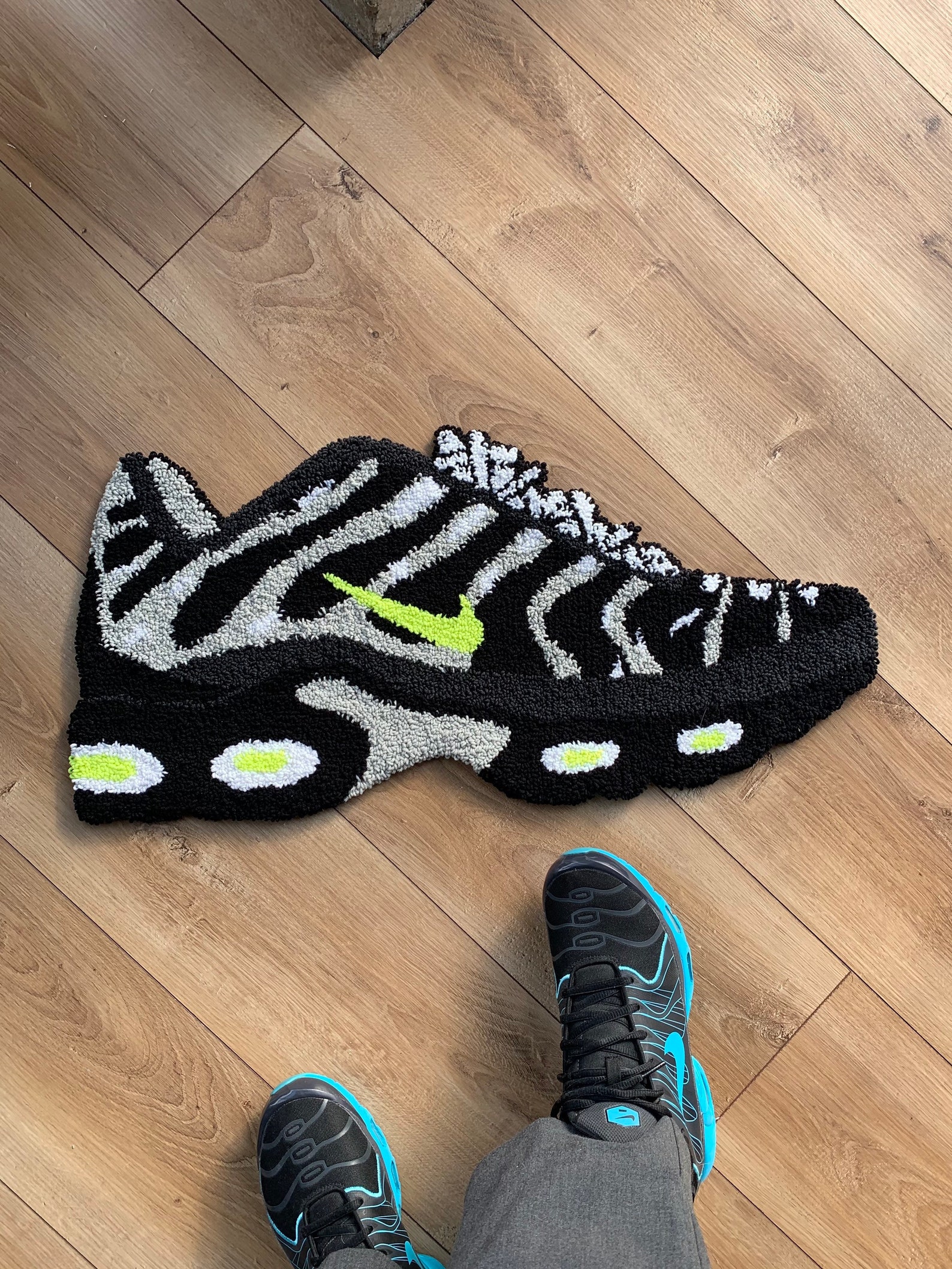 Tapis touffu à la main nike air max tn. Vous pouvez choisir | Etsy