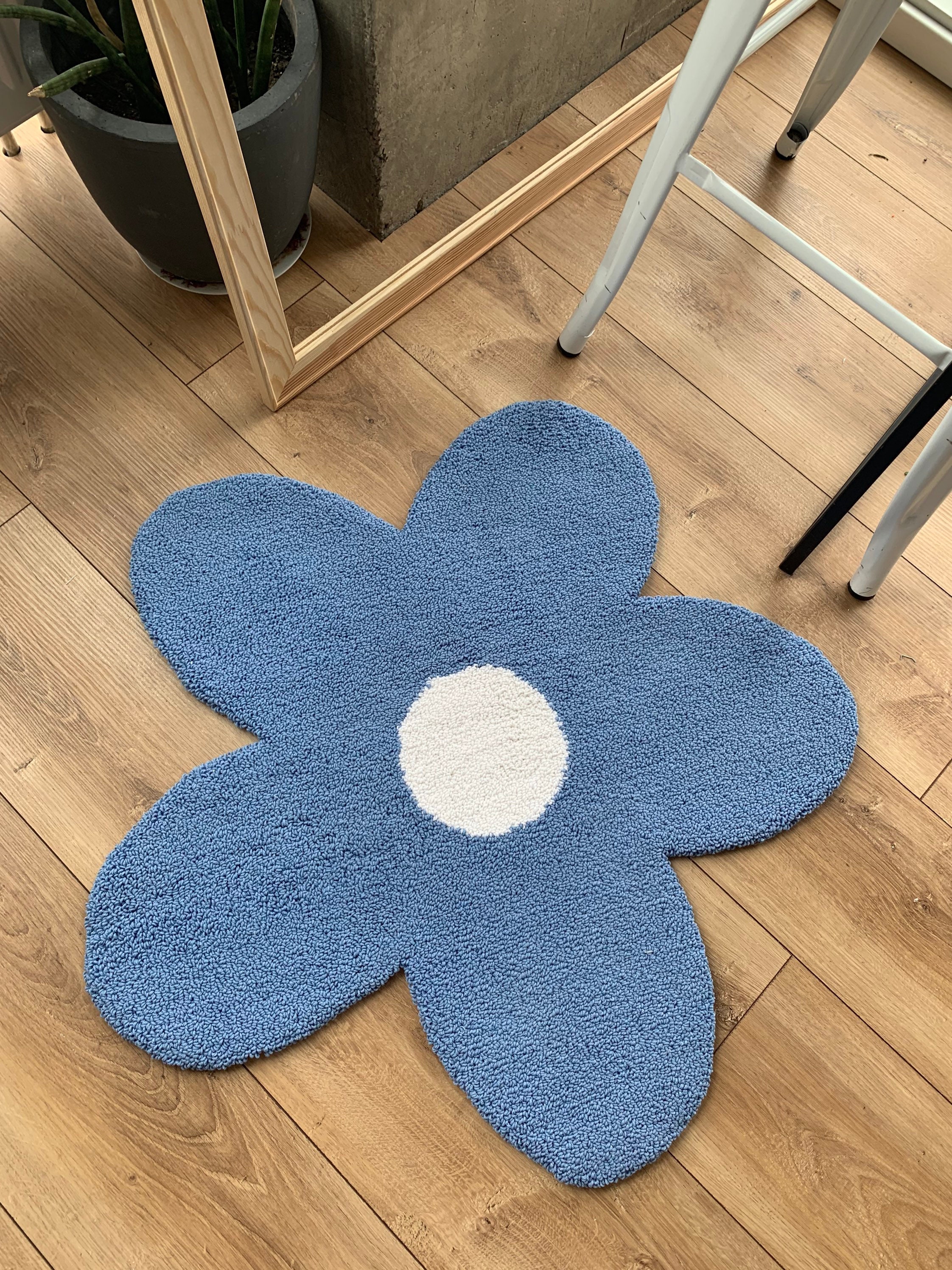 Handmade tufted custom flower rug. Any color Etsy