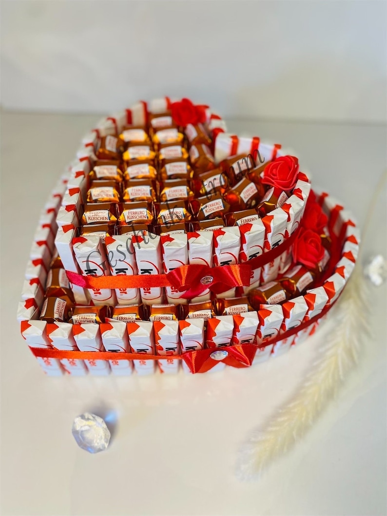 2oder 3 Stöckige Herz Pralinen& Geschenk Torte ob Muttertag ,Hochzeitstag, Geburtstag ,Verlobung, Hochzeit, Valentinstag oder einfach so Bild 9