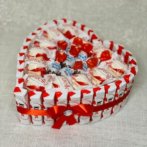 Pralinen Herz Torte mit Pralinen Geschenk für Muttertag ,Hochzeitstag, Geburtstag ,Verlobung, Hochzeit, Valentinstag oder einfach nur mal so Bild 6