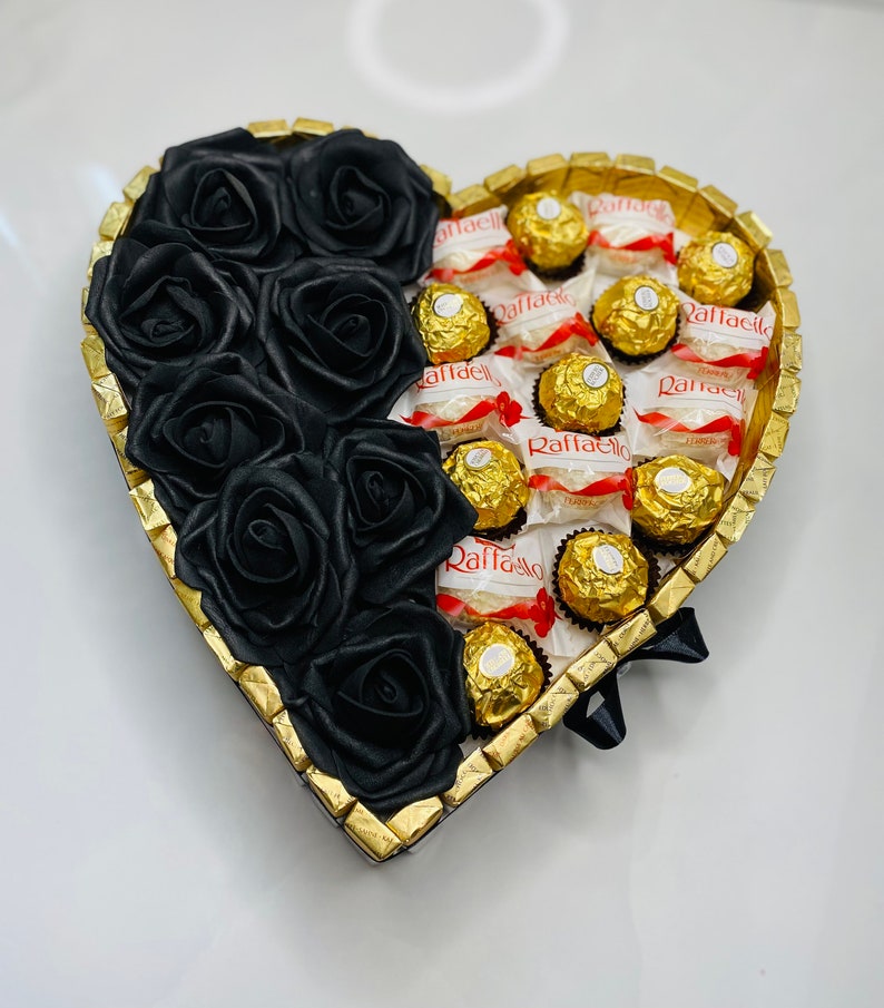 Pralinen Herz Torte mit Pralinen ob Muttertag ,Hochzeitstag, Geburtstag ,Verlobung, Hochzeit, Valentinstag oder einfach nur mal so Bild 3