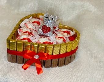 A heart praline cake with a little teddy bear