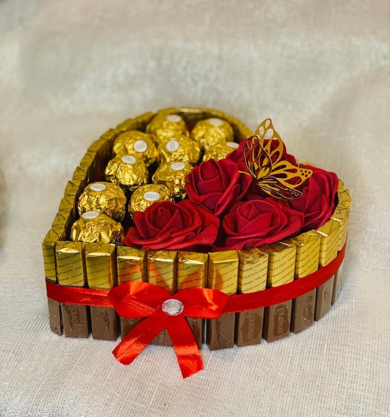 Pralinen Torte mit herz ein Geschenk zum Muttertag ,Hochzeitstag, Geburtstag ,Verlobung, Hochzeit, Valentinstag, oder einfach so. Bild 4