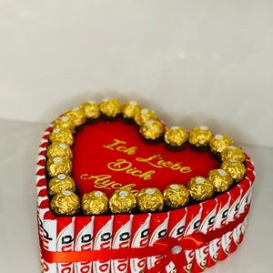 Xxl Pralinen Torte mit herz ein Geschenk zum Muttertag ,Hochzeitstag, Geburtstag ,Verlobung, Hochzeit, Valentinstag, oder einfach so. Bild 2