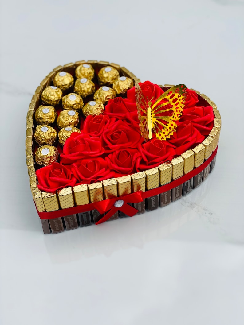 Pralinen Torte mit herz ein Geschenk zum Muttertag ,Hochzeitstag, Geburtstag ,Verlobung, Hochzeit, Valentinstag, oder einfach so. Bild 1