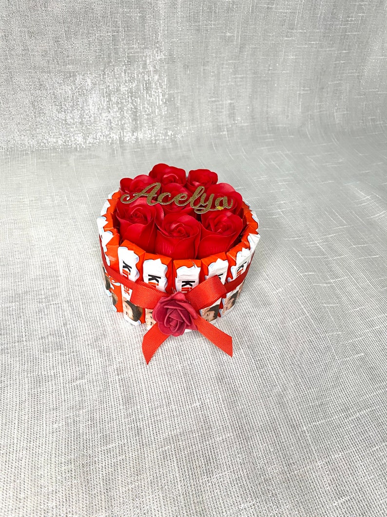 Eine Pralinen Torte mit Seifen Rosen ob Muttertag ,Hochzeitstag, Geburtstag ,Verlobung, Hochzeit, Valentinstag oder einfach nur mal so Bild 8