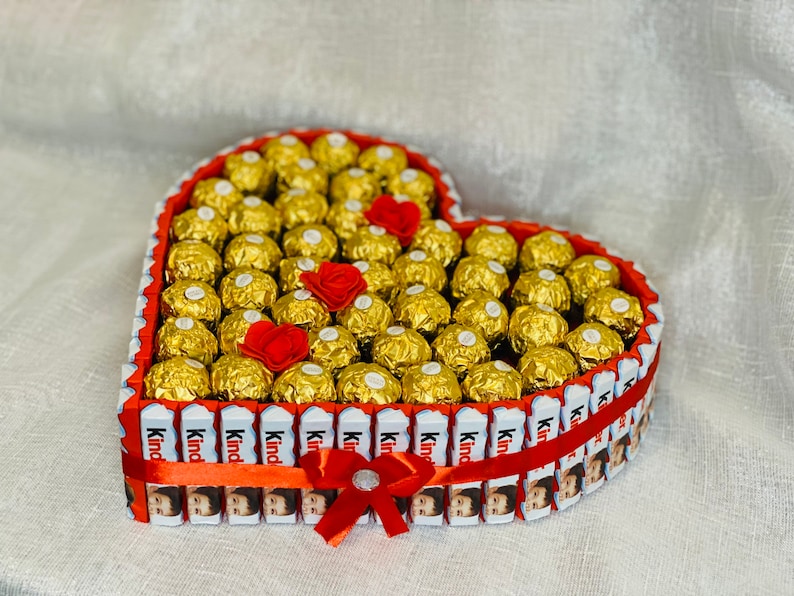 Pralinen Herz Torte mit Pralinen Geschenk für Muttertag ,Hochzeitstag, Geburtstag ,Verlobung, Hochzeit, Valentinstag oder einfach nur mal so Bild 2