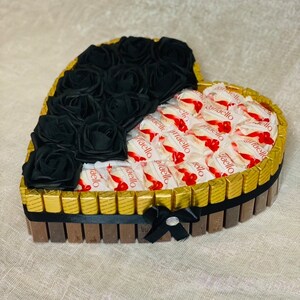 Pralinen Herz Torte mit Pralinen ob Muttertag ,Hochzeitstag, Geburtstag ,Verlobung, Hochzeit, Valentinstag oder einfach nur mal so Bild 5