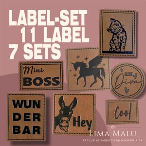 Könnte beinhalten: Eine Sammlung brauner Lederetiketten mit verschiedenen Designs und Texten. Die Etiketten zeigen Bilder einer Katze, eines Einhorns und eines Esels sowie die Wörter "Mini BOSS", "WUNDER BAR", "Hey", "Cool" und "Kleine Diva".
