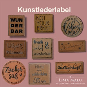 Può includere: Nove toppe in pelle marrone con diverse frasi e disegni, tra cui "Wunderbar", "Not Your Ernst", "Good Vibes Only", "Vollzeit Prinzessin", "Frechdachs", "Zucker Süß", "Nicht von schlechten Eltern", "Quatschkopf" e "Wun Der Bar". Le toppe sono su uno sfondo rosa con il testo "Kunstlederlabel" e "Lima Malu Exclusive Fabrics for Modern Kids" in alto e in basso.