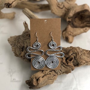 Wire wrapped jewelry. Silver Spiral Curvy Earrings.