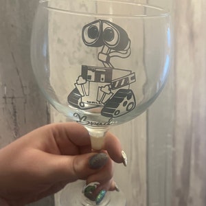 Personalised cocktail glass, gin glass, birthday gift, anniversary gift, Christmas gift. Fully customised, Wall-e glass, Disney glass