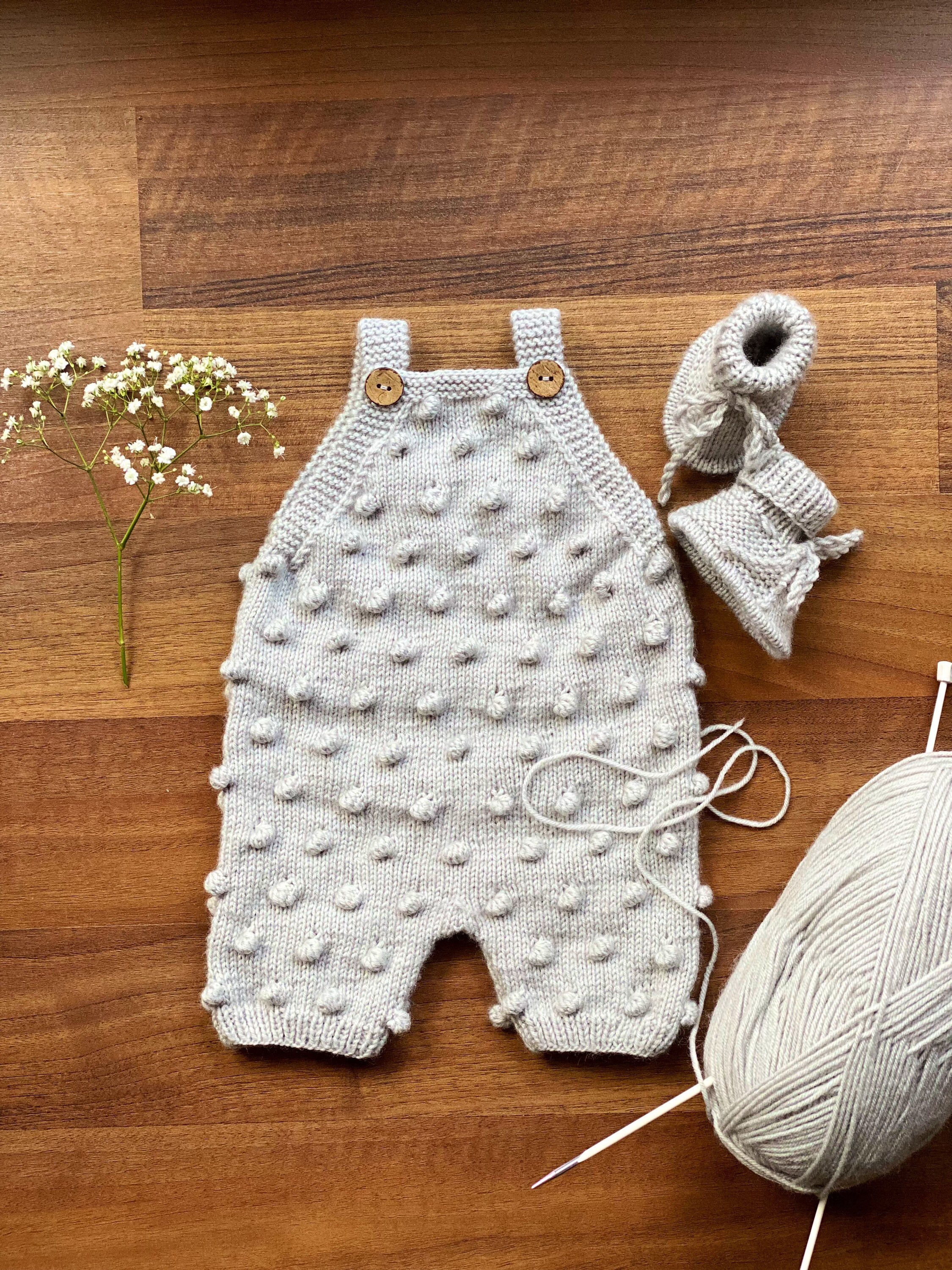 Strampler für Baby mit Schühchen, Strickstrampler, Babykleidung ...