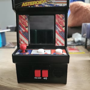 ASTEROIDS Arcade Classics #05 Retro Mini Handheld Video Game &quot;Used&quot; (34)