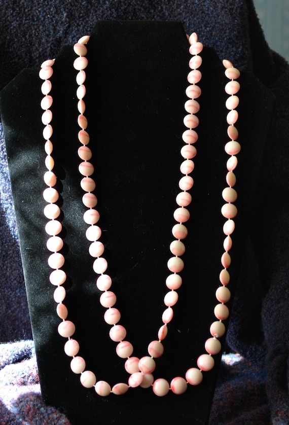 Vintage pink marbleized beaded necklace - image 1