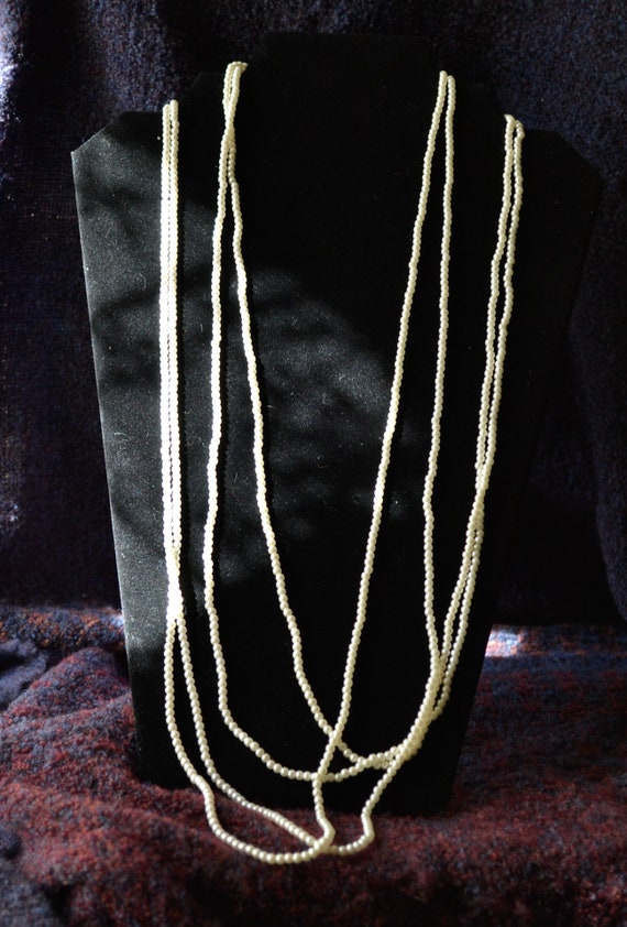 Vintage 2-strand, white beaded necklace