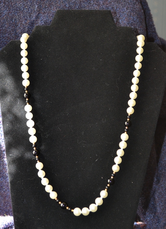 Vintage black and white pearl necklace
