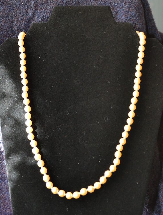 Vintage pink pearl necklace - image 1