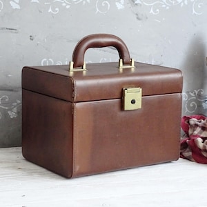 Vintage bruin kunstleren treinkoffer met sleutel, jaren 70 make-up make-up opberger voor op reis
