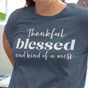 Dankbar gesegnet und ein bisschen Mess Unisex T-Shirt - Thankful Shirt | Dankbares Tee | Gesegnetes Shirt | Zitate Shirt | Dankbar und gesegnet